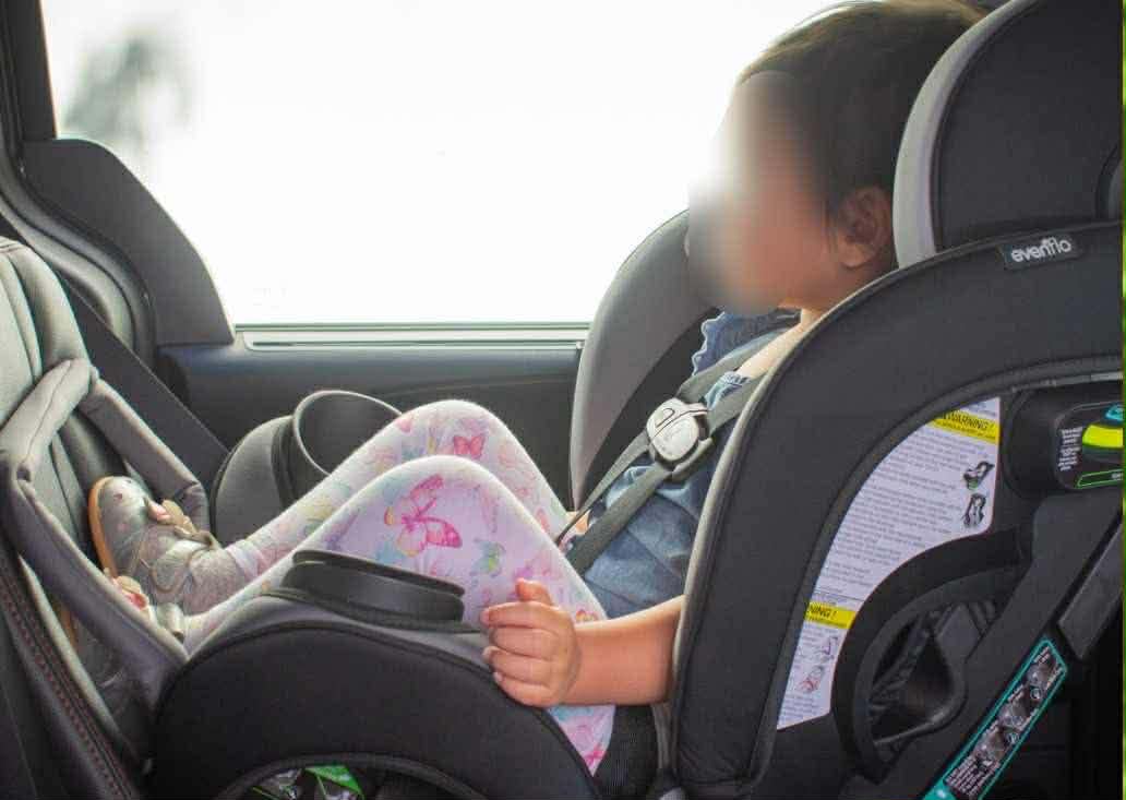 어린이를 위한 안전한 자동차 시트. 사진: 비디오 캡처