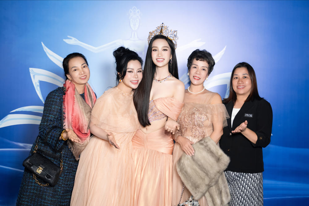 Hoa hau Duong Tra Giang 