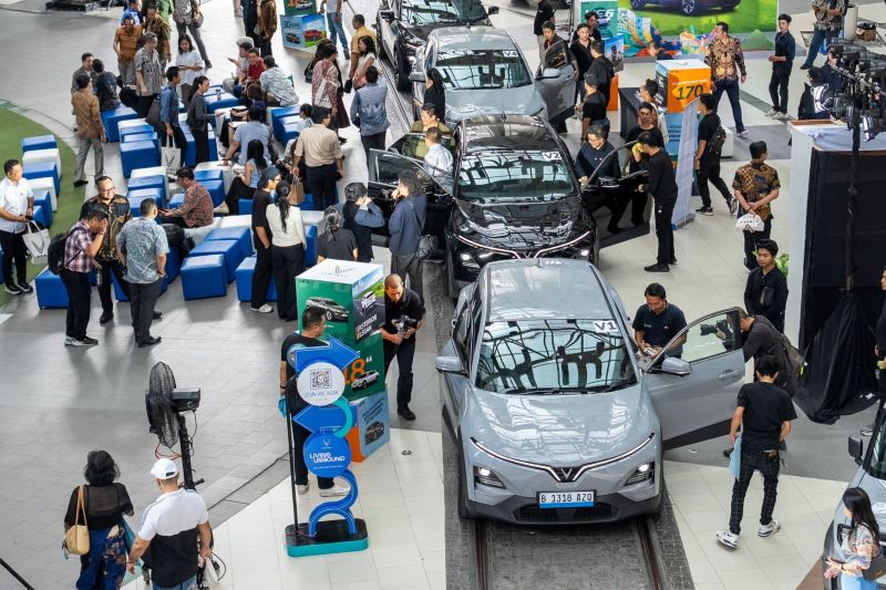 VinFast dang trien khai chien luoc he sinh thai xanh toan dien tai Indonesia, voi danh muc san pham ngay cang da dang, mang luoi showroom – xuong dich vu lien tuc mo rong, cung cac chinh sach ho tro vuot troi, giup nguoi tieu dung an tam va de dang chuyen doi sang phuong tien giao thong xanh.