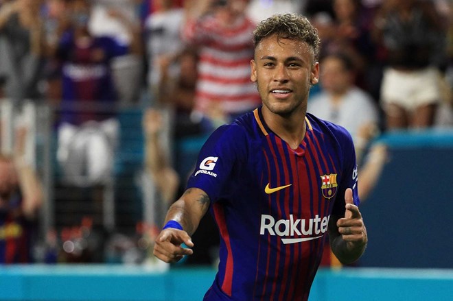 Neymar khi con khoac ao Barcelona.  Anh: AFP
