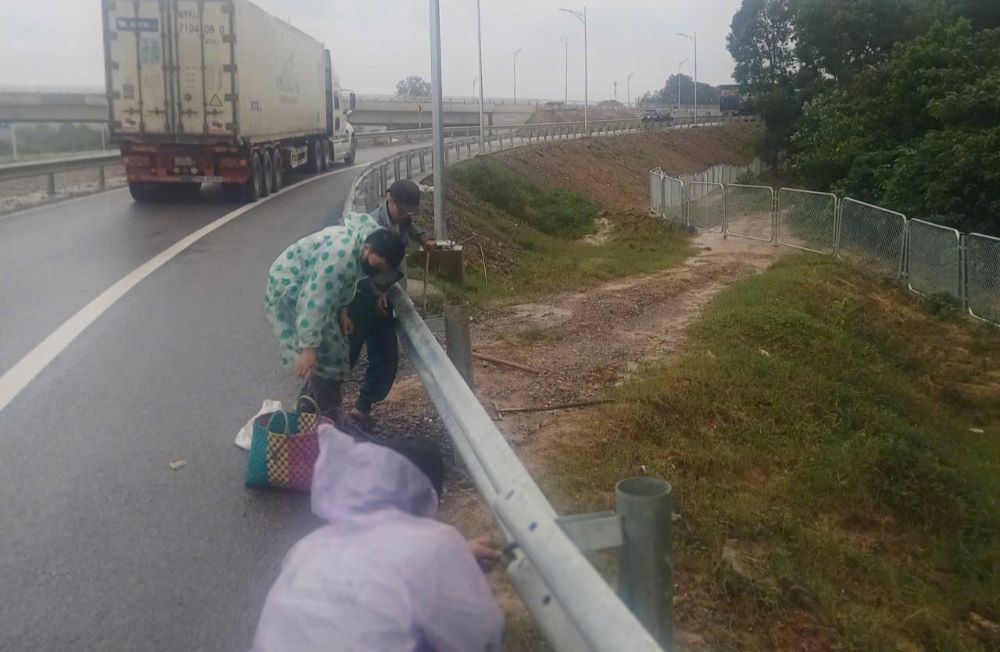 Trước phản ánh, trưa 19.11 khoảng hở hộ lan đã được thi công. Ảnh: Hàn Nguyên