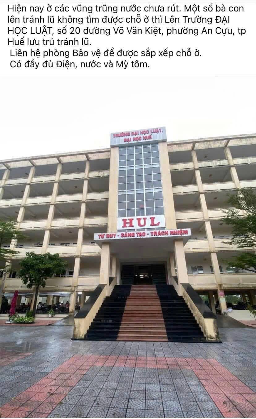 Truong Dai hoc Luat, Dai hoc Hue dang thong bao keu goi sinh vien, nguoi dan vung lu den tru ngu trong mua lu. Anh: H. Huong.