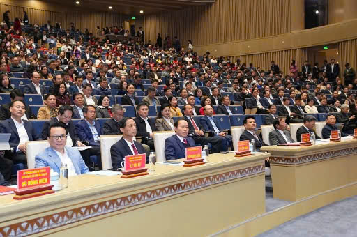 The Standing Committee of the Hai Phong City Party Committee met and had dialogues with cadres, civil servants, public employees, and workers in the city's Education and Training sector. Photo: Dam Thanh