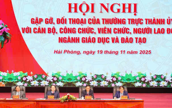 Thuong truc Thanh uy Hai Phong doi thoai voi nganh giao duc thanh pho. Anh: Dam Thanh