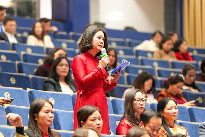 Dai dien co so giao duc phat bieu y kien. Anh: Dam Thanh