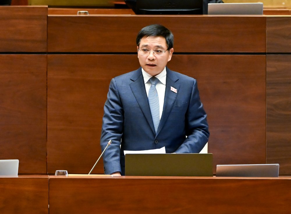 Minister of Finance Nguyen Van Thang said that he will recalculate the taxable revenue threshold of business households. Photo: Pham Dong