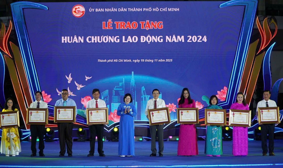 Cac ca nhan duoc nhan . Anh: Chan Phuc