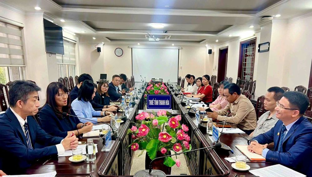 Thanh Hoa Provincial Tax Department continues, works, and explains tax policies to foreign enterprises. Photo: Thanh Hoa Tax