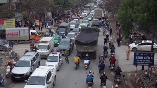 El Departamento de Construccion de Hanoi probara la organizacion del trafico en las calles Phan Trong Tue Cau Buou Phuc La. Foto: Le Hieu
