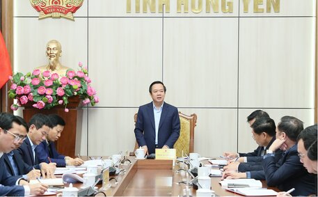 Chu tich UBND tinh phat bieu chi dao tai cuoc hop. Anh: Cong TTDT tinh Hung Yen