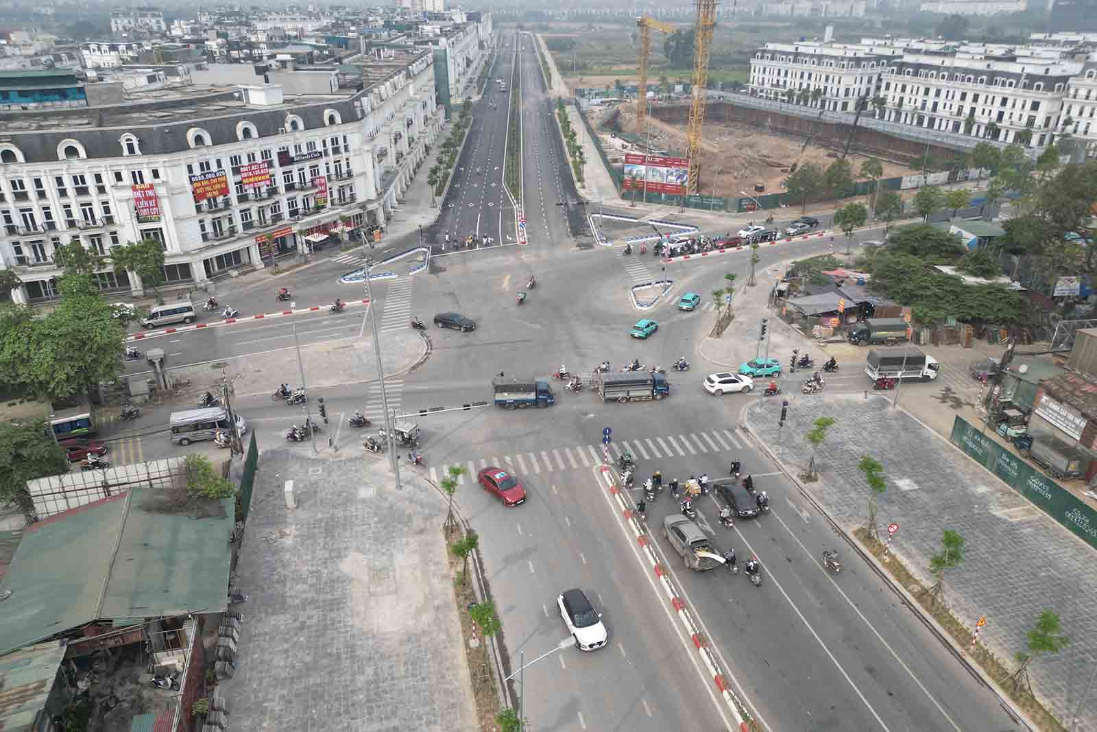 Readers reported that the 2 apartment buildings in Dai Mo ward have been in use for many years, but the facilities have not been handed over to the ward for management. Photo: Song Huu