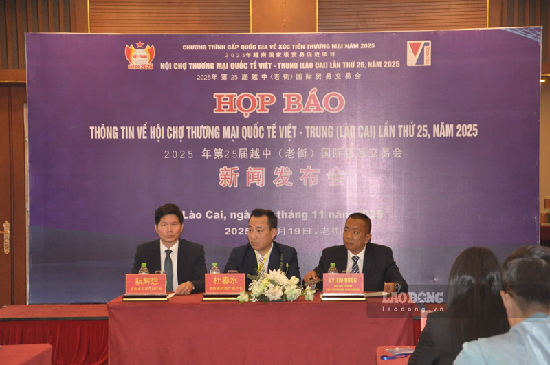 Hop bao gioi thieu thong tin ve hoi cho tai phuong Lao Cai. Anh: Dinh Dai