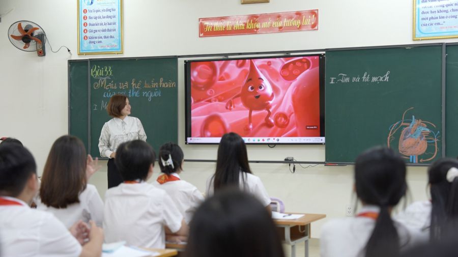 Gio len lop cua co Huyen Trang, Truong THCS Ngoc Lam, Ha Noi. Anh: Phuong Anh