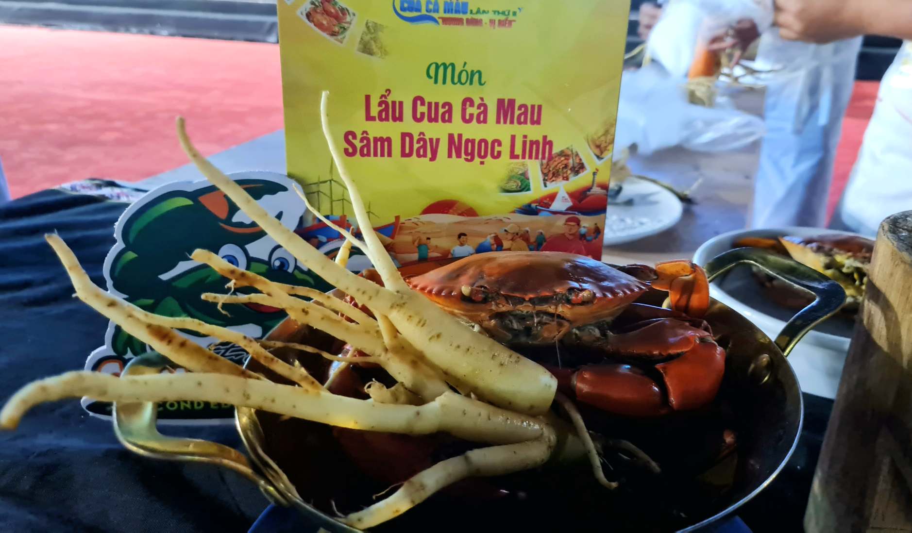 Cua Ca Mau nau voi sam Ngoc Linh. Anh: Nhat Ho