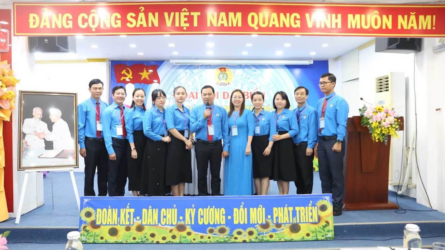 Ban Chap hanh khoa moi ra mat va hua hen. Anh: Benh vien Phu san TP Can Tho