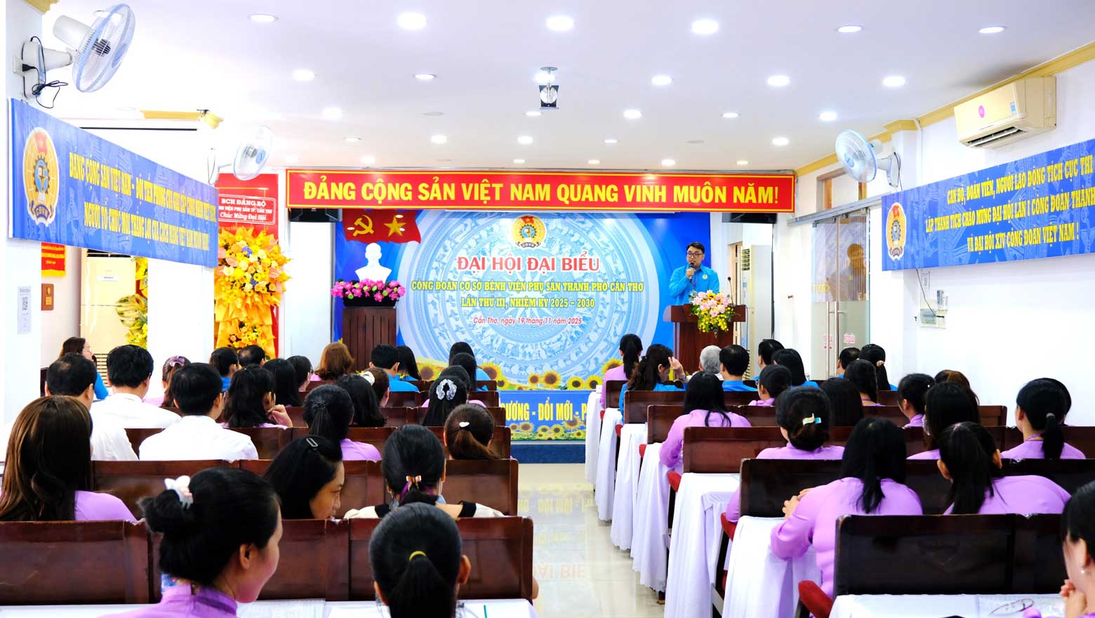 Quang canh dai hoi. Anh: My Ly