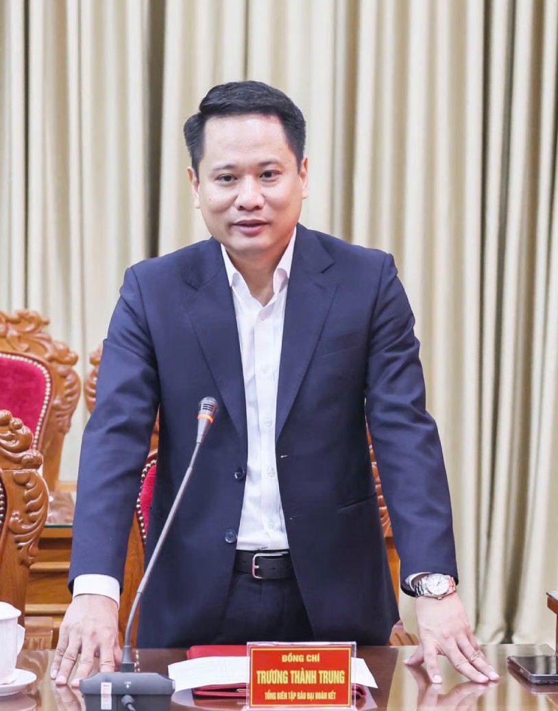 Nha bao Truong Thanh Trung - Tong bien tap Bao Dai doan ket phat bieu tai buoi lam viec. Anh: Quang Vinh