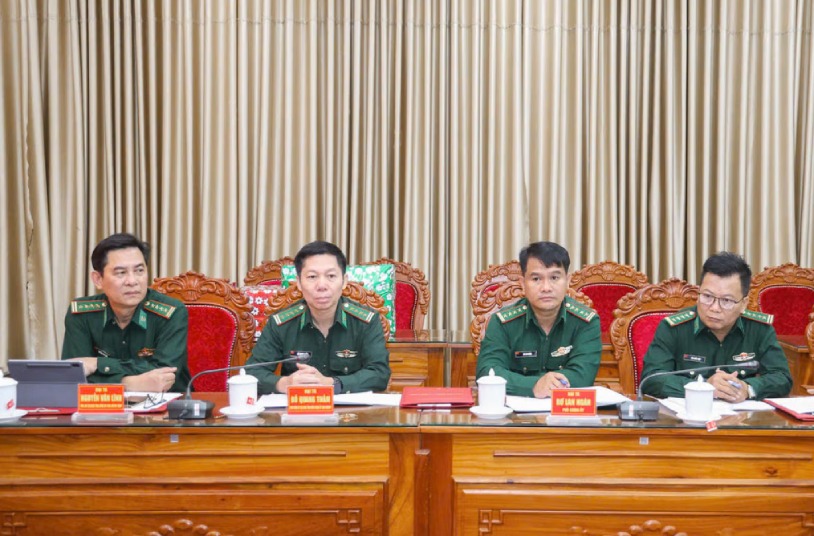 Dai dien lanh dao Ban Chi huy Bo doi Bien phong tinh Dak Lak tai buoi lam viec. Anh: Quang Vinh.