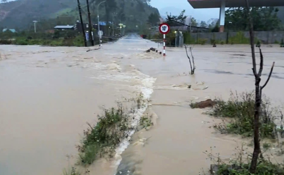 The floodwaters caused the owner of the sturgeon farm in Lam Dong to be swept away and gone missing. Photo: Phuc Khanh