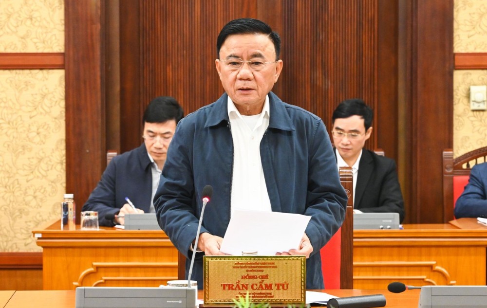 Politburo member and Standing member of the Secretariat Tran Cam Tu has just signed and issued Conclusion No. 208-KL/TW dated November 11, 2025 on the arrangement of party organizations in economic groups, corporations, and state-owned commercial banks. Photo: Kim Thanh