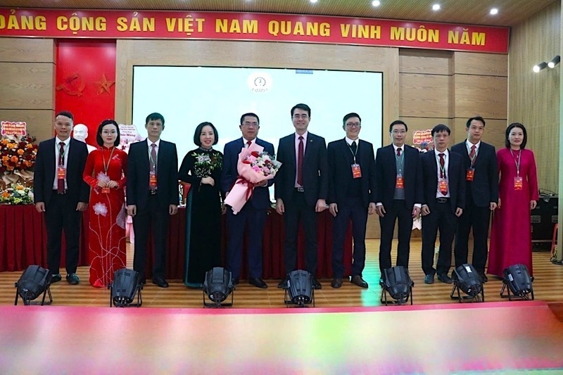 랑선성 NHCSXH 노동조합 기초 노동조합의 새로운 집행위원회가 대회를 시작했습니다. 사진: 히에우 람
