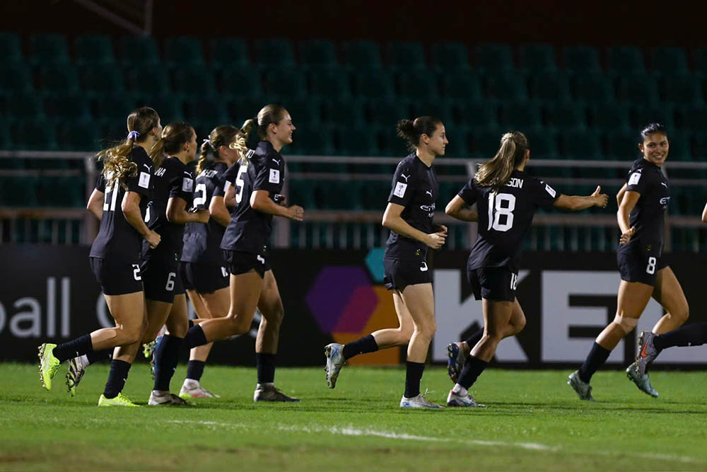 Du vay, phai cho den phut 40, doi bong tu Australia moi co co hoi an mung ban thu 3 khi McMahon dut diem thanh cong nang ti so len 3-0.