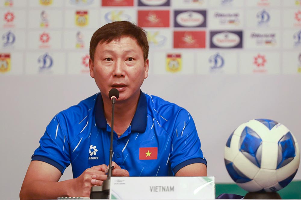 Coach Kim Sang-sik of the Vietnam team. Photo: VFF