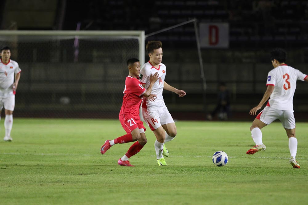 Hang phong ngu tuyen Lao da co tran dau tot. Anh: VFF