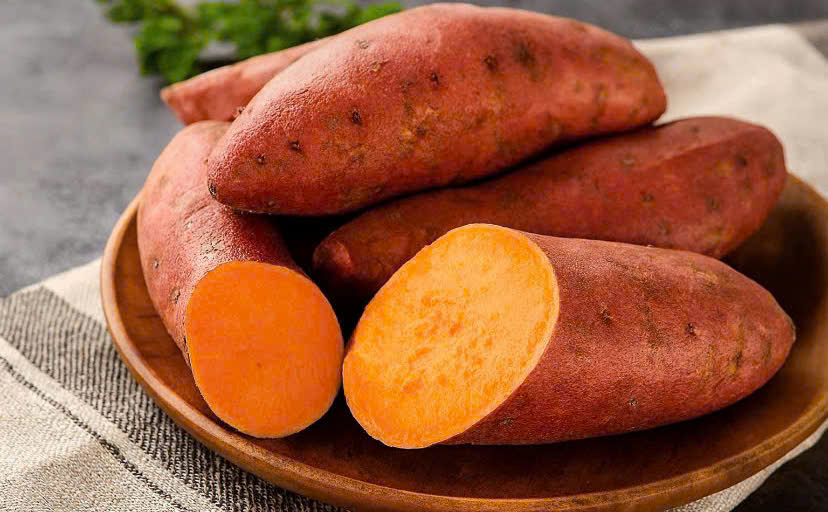 Sweet potatoes help reduce uric acid and are beneficial for people with gout. Graphics: Huong Giang