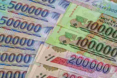 Ultima tasa de interes de VietinBank de 300 millones de VND depositados recaudando 28 8 millones de VND. Foto: Tra My