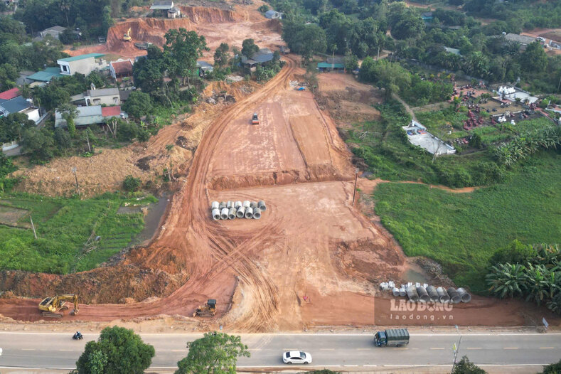 Tuyen duong noi tu Quoc lo 2 vao cum cong nghiep Phu Ho. Anh: To Cong.