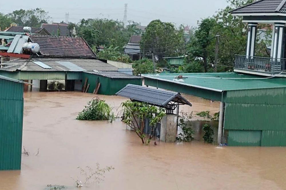 Deep flooding in Cam Due commune. Photo: Hoang Anh