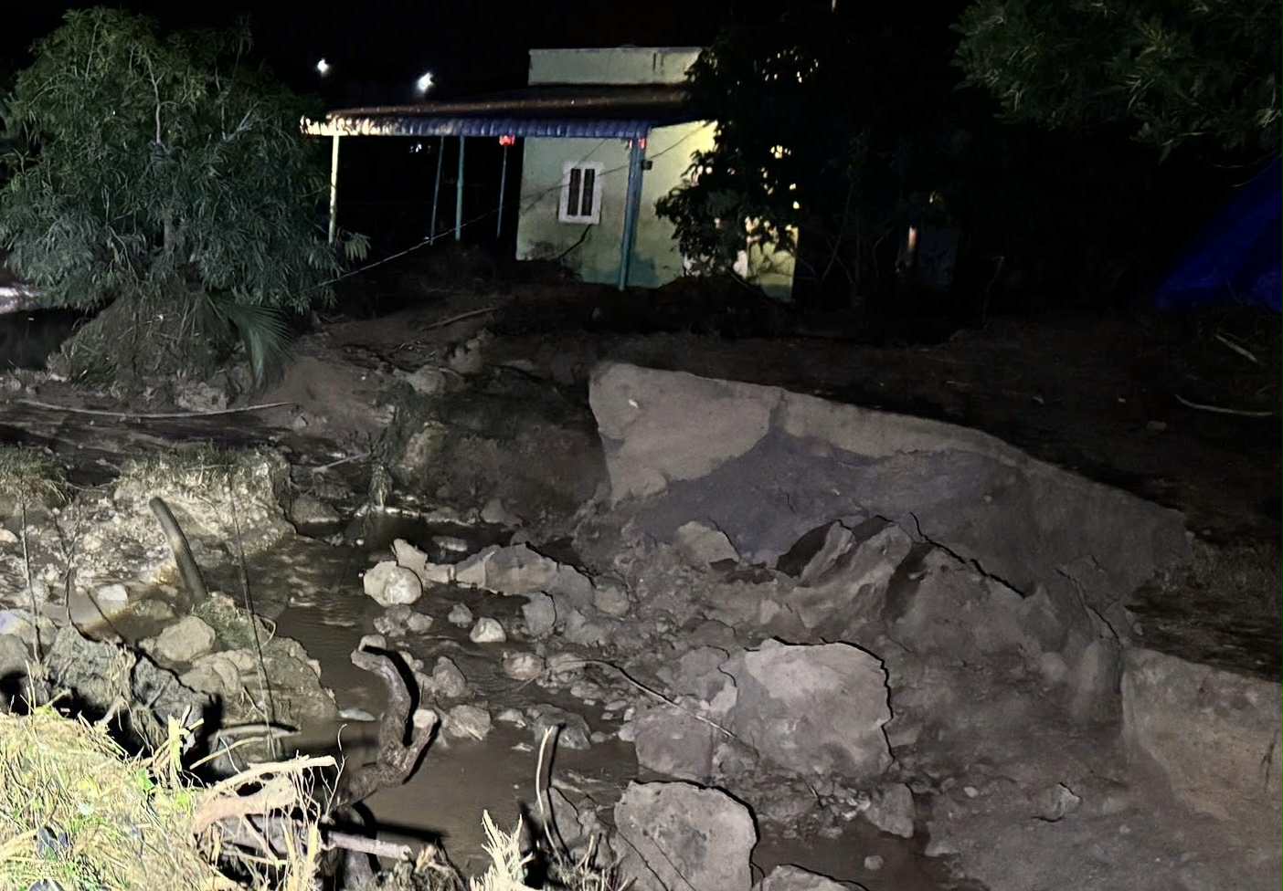 Hiện trường nơi bé gái bị nước cuốn do vỡ hồ chứa ở Lâm Đồng Ảnh: Duy Tuấn