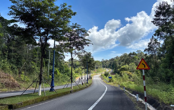 Duong den cac ho dan tai ap Cay Sao va ap Bai Bon, xa Ham Ninh tu don keu cuu cua ban doc lien quan VQG Phu Quoc. Anh: Nhom PV.