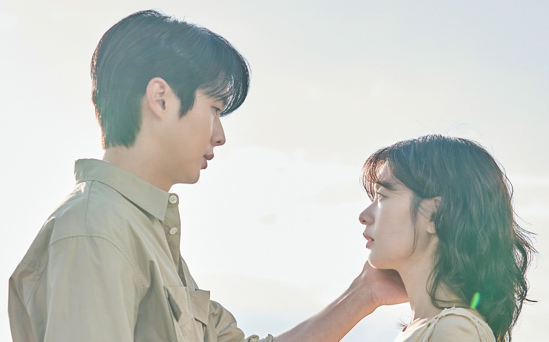 Actors Jung So Min and Choi Woo Sik. Photo: Film producer Take me away