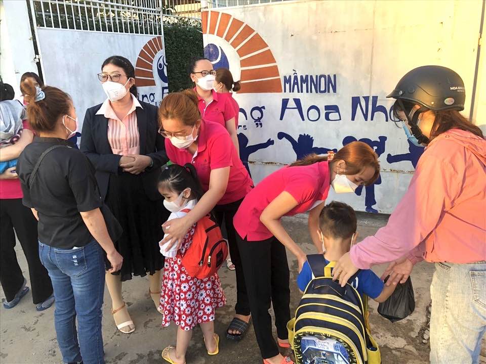 Truong mam non Nhung bong hoa nho nuoi day hang tram tre em la con cong nhan Cong ty TNHH Pou Chen Viet Nam. Anh tu lieu: HAC