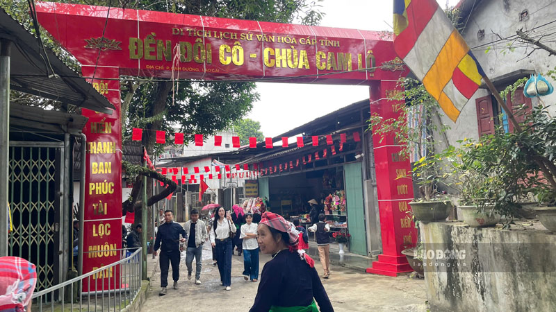 Khong khi le hoi ron rang. Anh: Dinh Dai