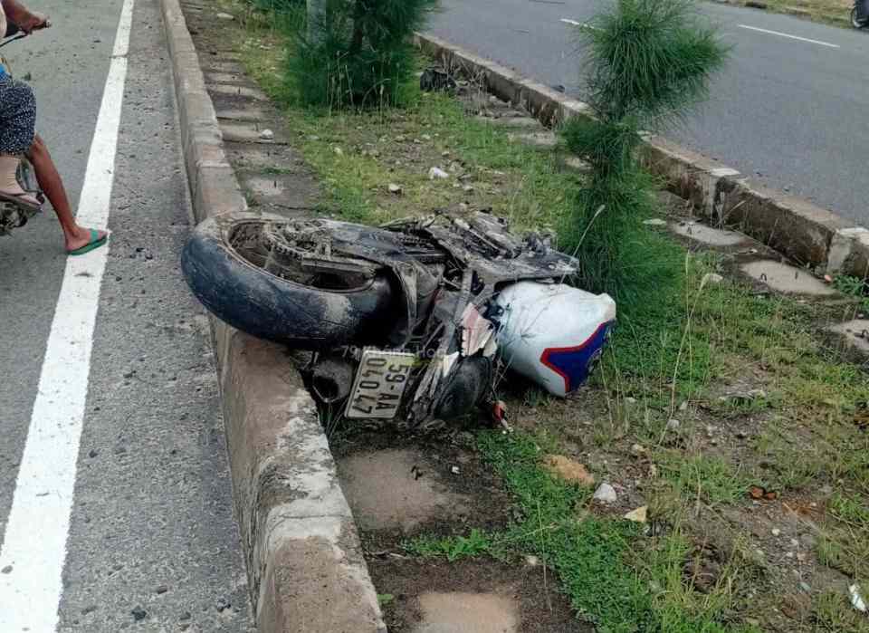 1 muerto en un accidente de motocicleta en Khanh Hoa. Foto: Dam Mon