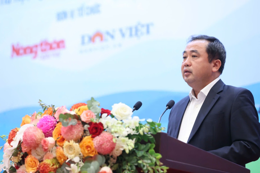 Mr. Tran Duc Thang, member of the Party Central Committee, Minister of Agriculture and Environment, spoke at the forum "Accompanying farmers to enter a new era". Photo: Pham Hung