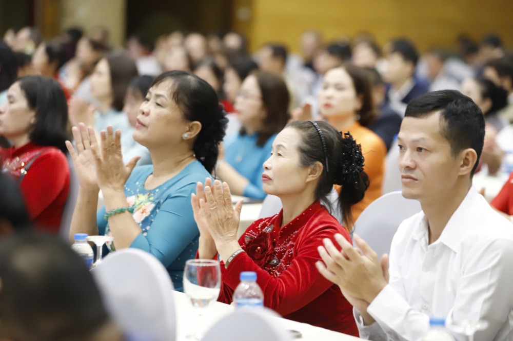 Cac dai bieu nong dan tham du dien dan “Dong hanh cung nong dan buoc vao ky nguyen moi”. Anh: Pham Hung