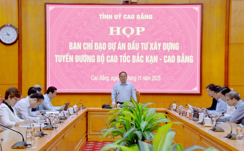 Bi thu Tinh uy Quan Minh Cuong phat bieu chi dao cuoc hop ban chi dao du an cao toc Bac Kan - Cao Bang. Anh: Vu Tiep 