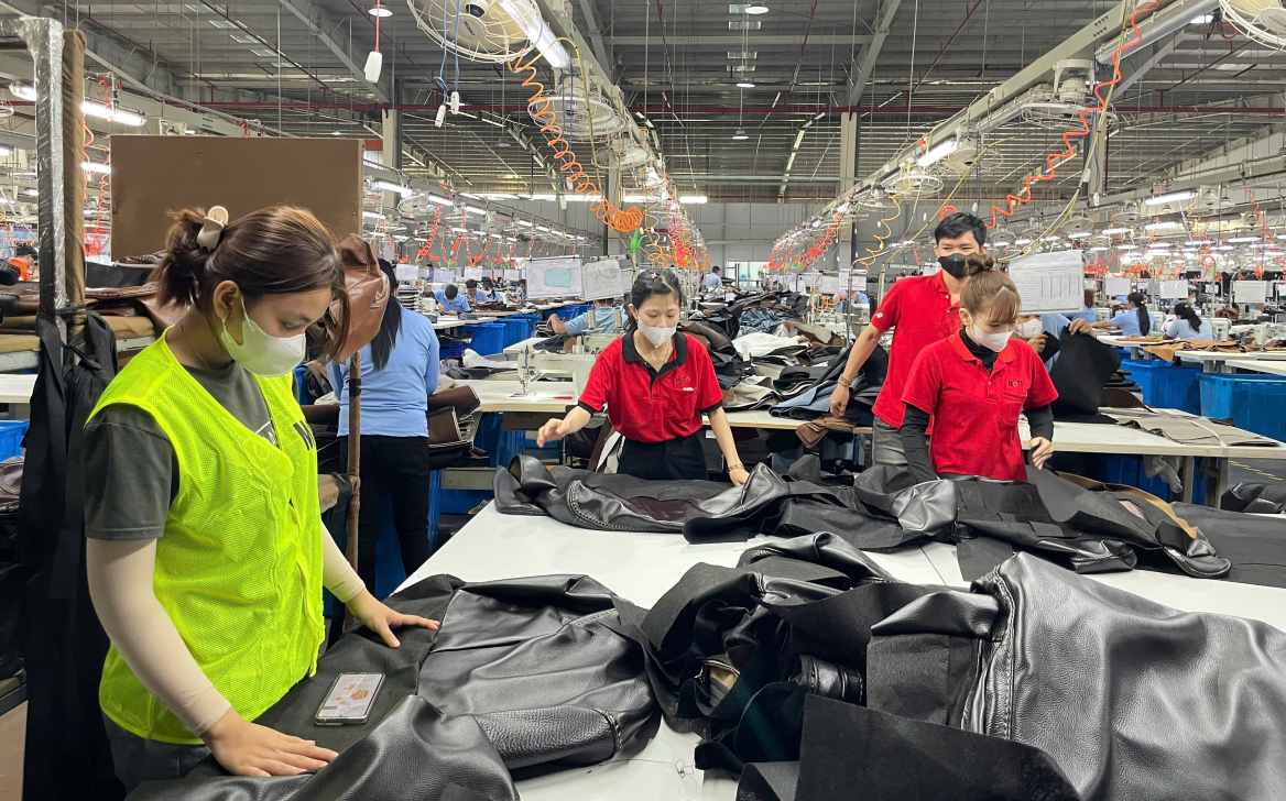 Workers work in a factory in the North of Ho Chi Minh City. Photo: Dinh Trong