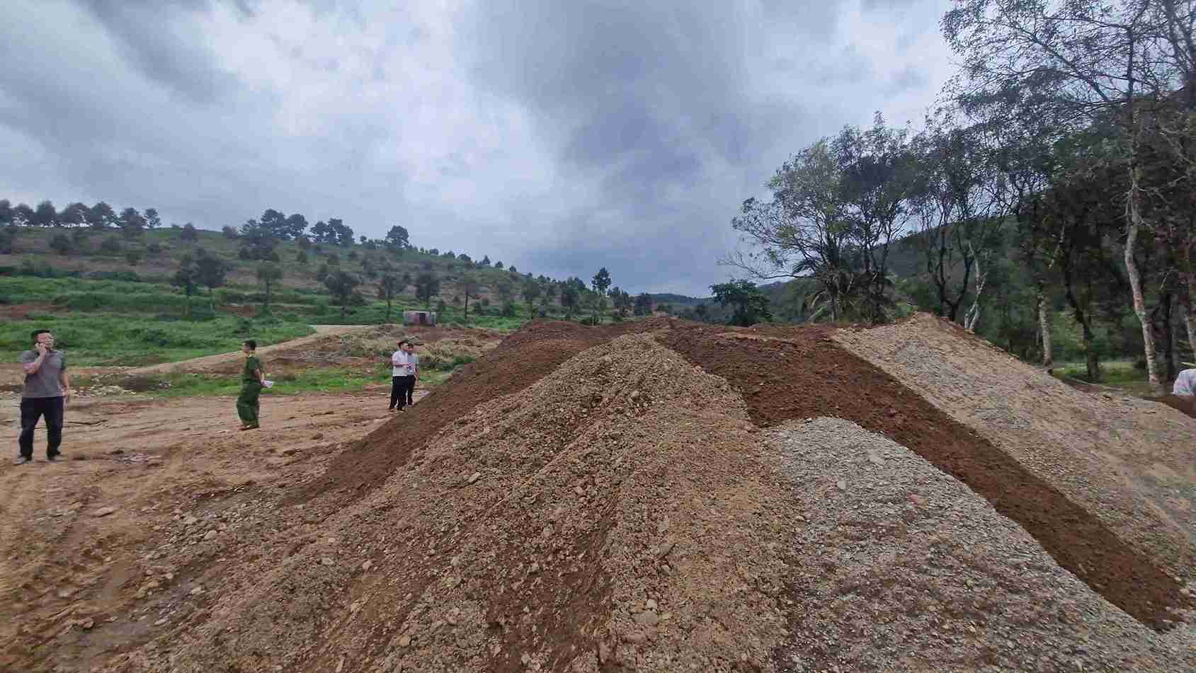 Dong cat, pha lan soi duoc co quan chuc nang xac dinh hon 130 m3 tai hien truong. Anh: Phuc Khanh