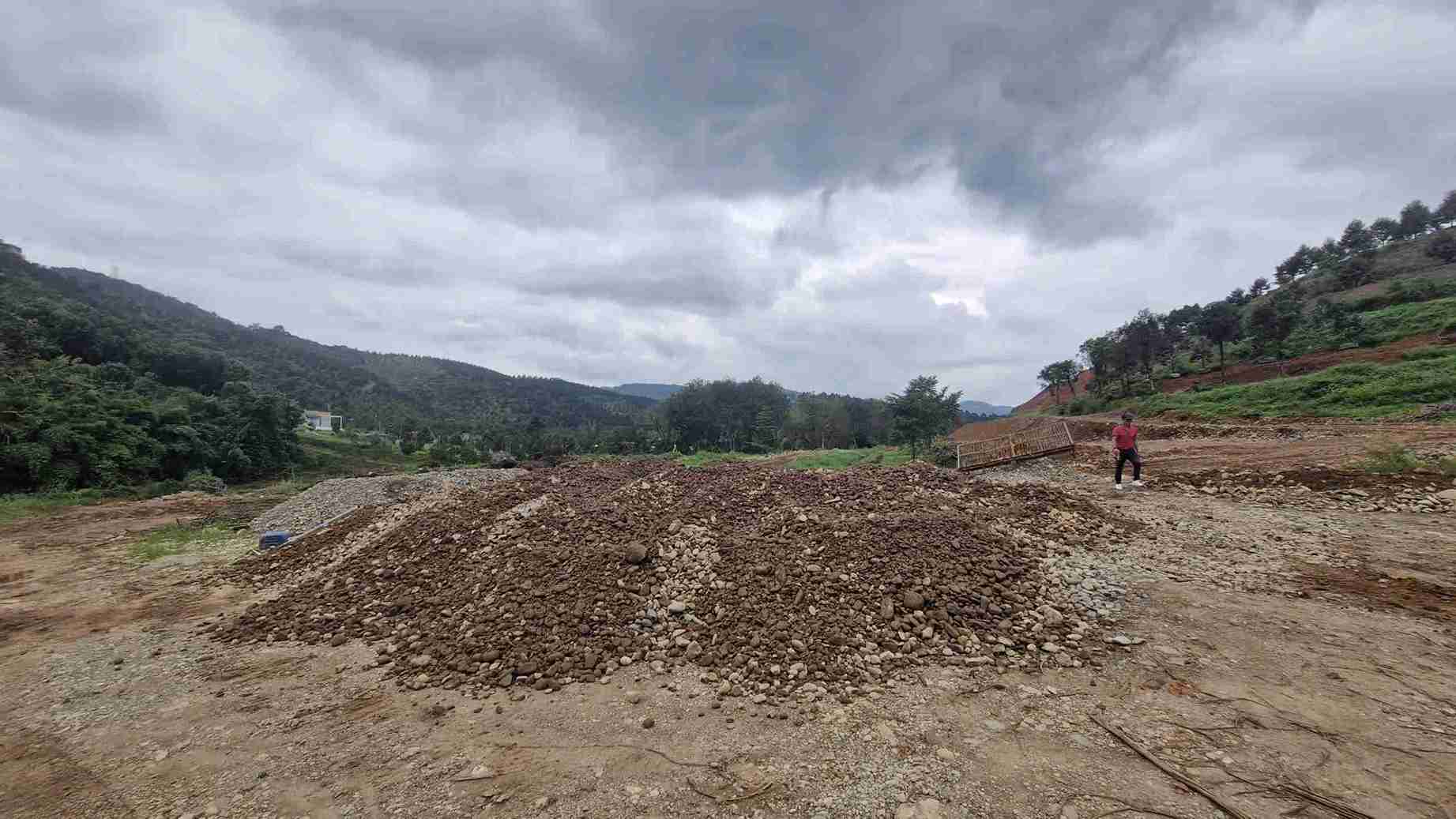 Nhung dong soi lon hang tram met khoi duoc tap ket tai hien truong. Anh: Phuc Khanh