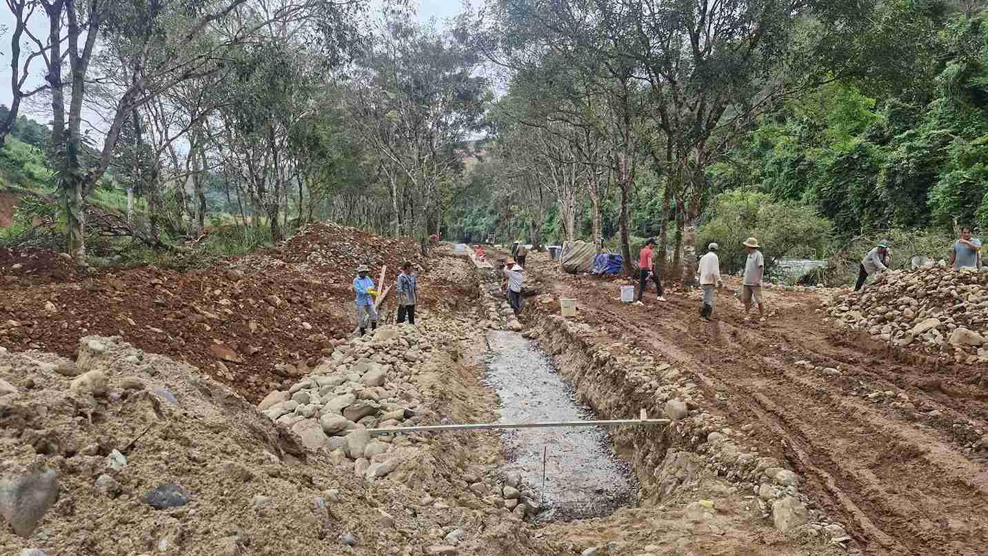 Ban dau co quan chuc nang xac dinh, viec khai thac cat, soi khong phep duoc chu dat su dung de xay dung cac cong trinh tai khu dat rong hon 20 ha. Anh: Phuc Khanh