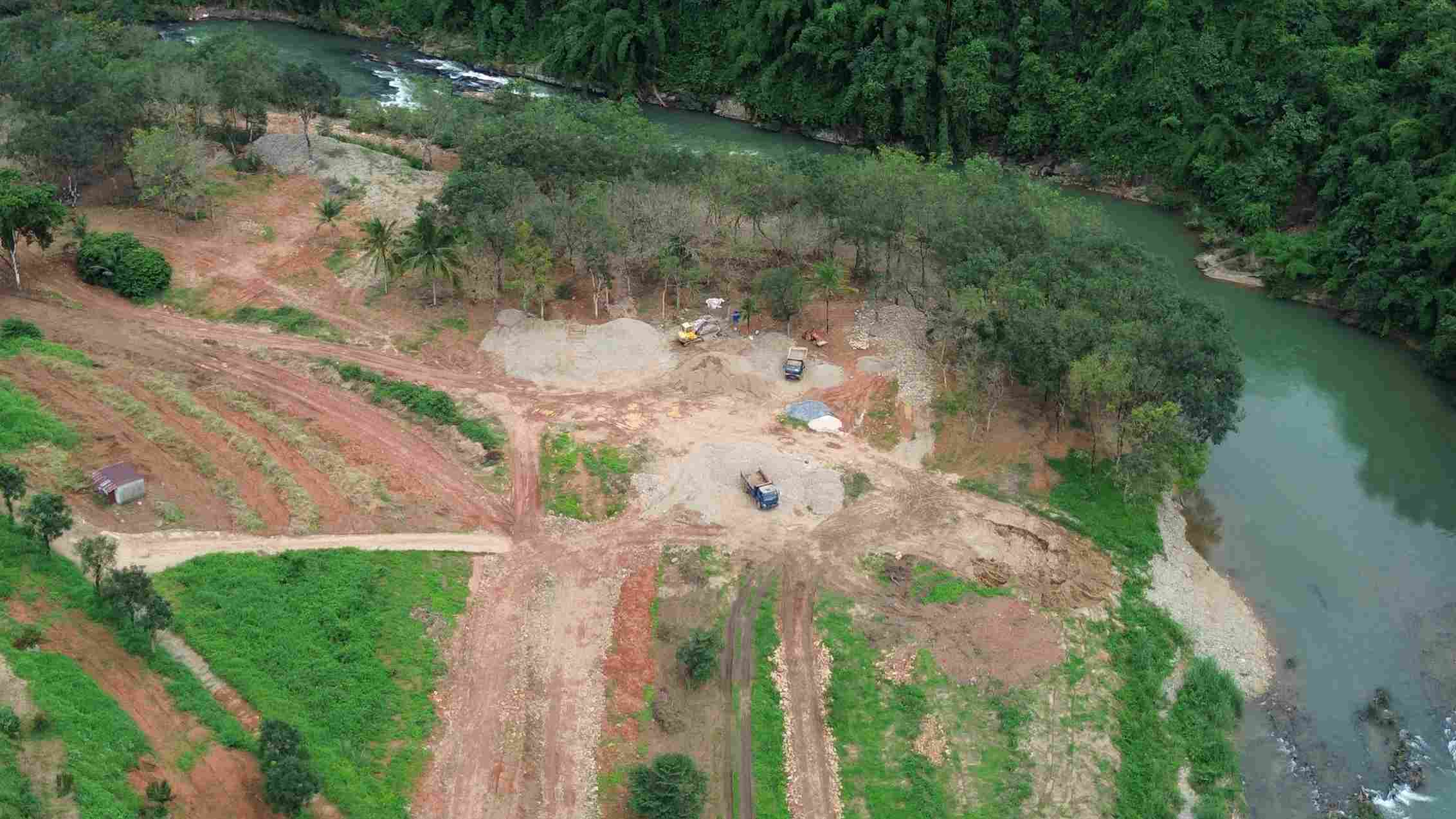 Scene of illegal sand and gravel mining site along Da Quay river (Da Huoai commune, Lam Dong). Photo: Phuc Khanh