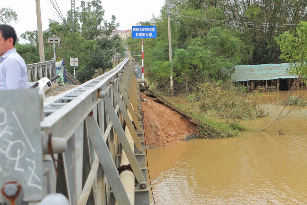 Cau Cam Kim hu hai do mua, lu. Anh: Quang Ha