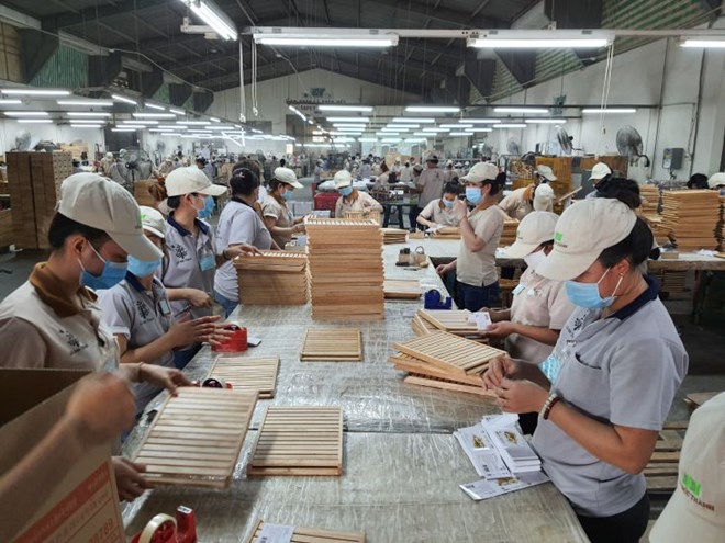 Tăng tuổi nghỉ hưu lên 65 là không phù hợp với công nhân lao động trực tiếp