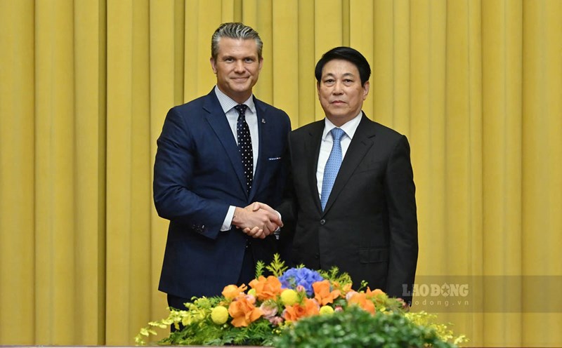 Politburo member and President Luong Cuong received US Secretary of War Pete Hegseth. Photo: Hai Nguyen