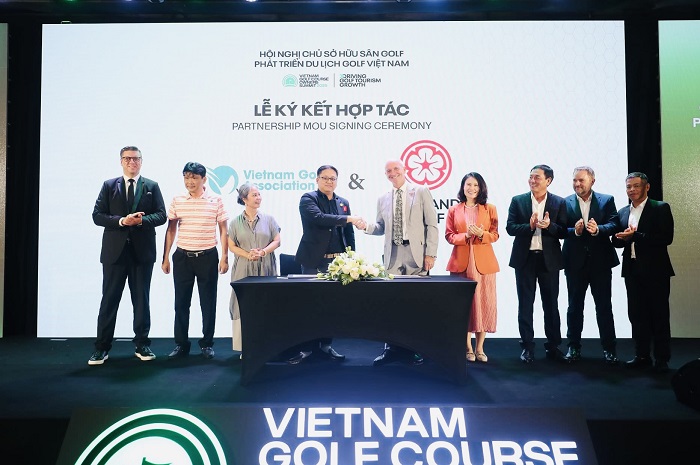 両ゴルフ協会は協力し、共に発展するための覚書を締結した。写真：VGA